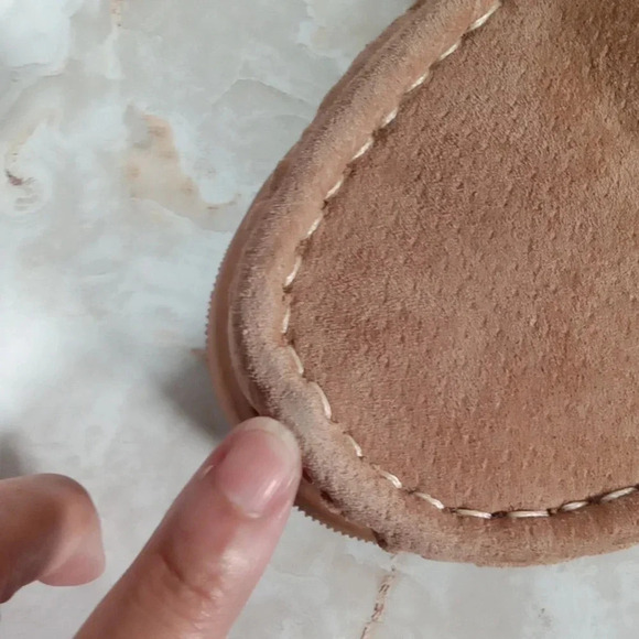 Lamo Harrison Men\'s slippers tan suede leather size 9 or women 9.5 main image 5